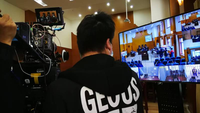 AI生成VS人工创意——布尔津县广告片拍摄公司的技术浪漫主义实践